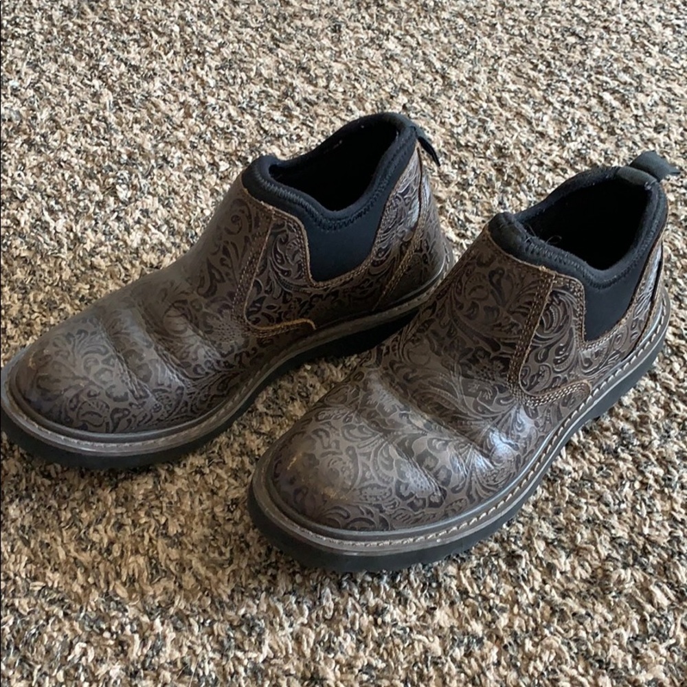 Carhartt- romeos  perfect for bootcut jeans 😉